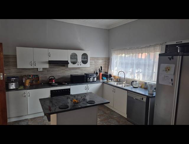 3 BEDROOM HOUSE FOR SALE IN BRENTHURST